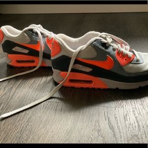 Women’s Nike running shoe size 6